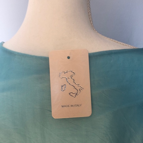 Gorgeous silky blouse - Picture 3 of 6